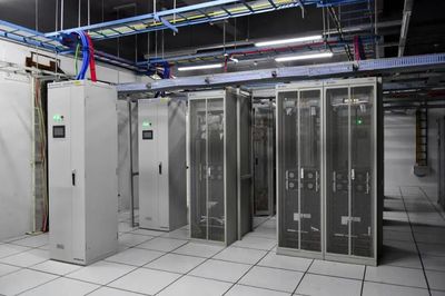 虹橋之上，數(shù)據(jù)飛馳 國(guó)際互聯(lián)網(wǎng)數(shù)據(jù)專用通道開(kāi)通，首批企業(yè)率先駛?cè)刖W(wǎng)絡(luò)“高速直達(dá)列車(chē)”